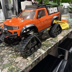 Traxxas Txr40 With Tank Tracks With Lights And Battery 