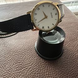 Gucci Classic 2200M Men’s Quartz White Dial Wristwatch Watch