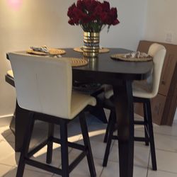 Dinning Table And Chairs 