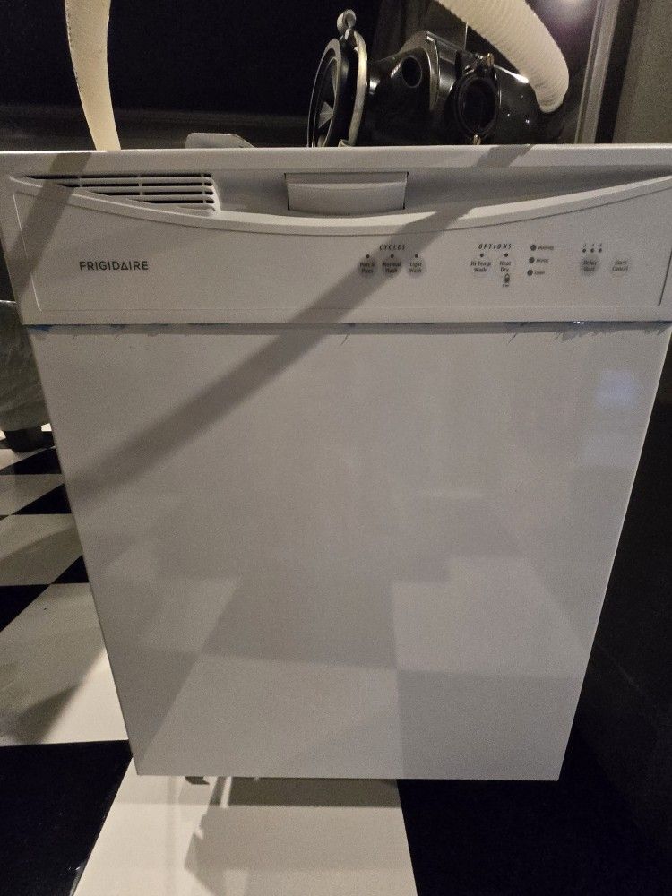 Dishwasher- Frigidaire