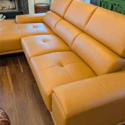 New Luxury Leather Sectional Couch / Free Delivery 