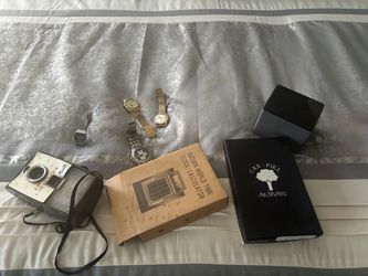 Wallet watches old cámara and old calculator