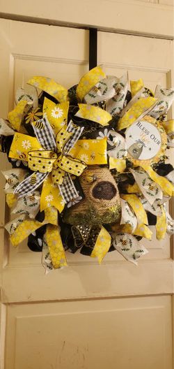 “Bless our Hive” beehive bumblebee spring wreath