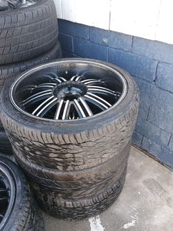265/35R22