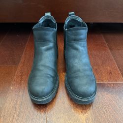 UGG Women's Harrison Chelsea Boots Size: 8