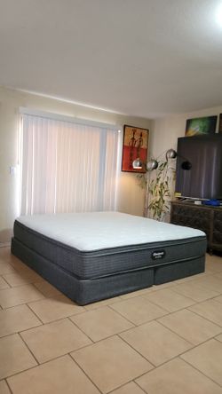 VERY NICE LIKE NEW KING SIZE BEAUTYREST SILVER MATTRESS AND BOXSPRINGS FOR SALE! IN EXCELLENT CONDITION, FREE DELIVERY