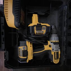 Dewalt 18 Volt Drill With 2 Lithium Ion Batteries 🔋 