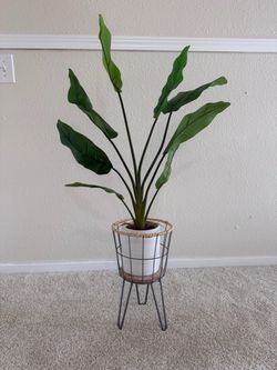 Metal Wire Plant Stand with Faux Plant