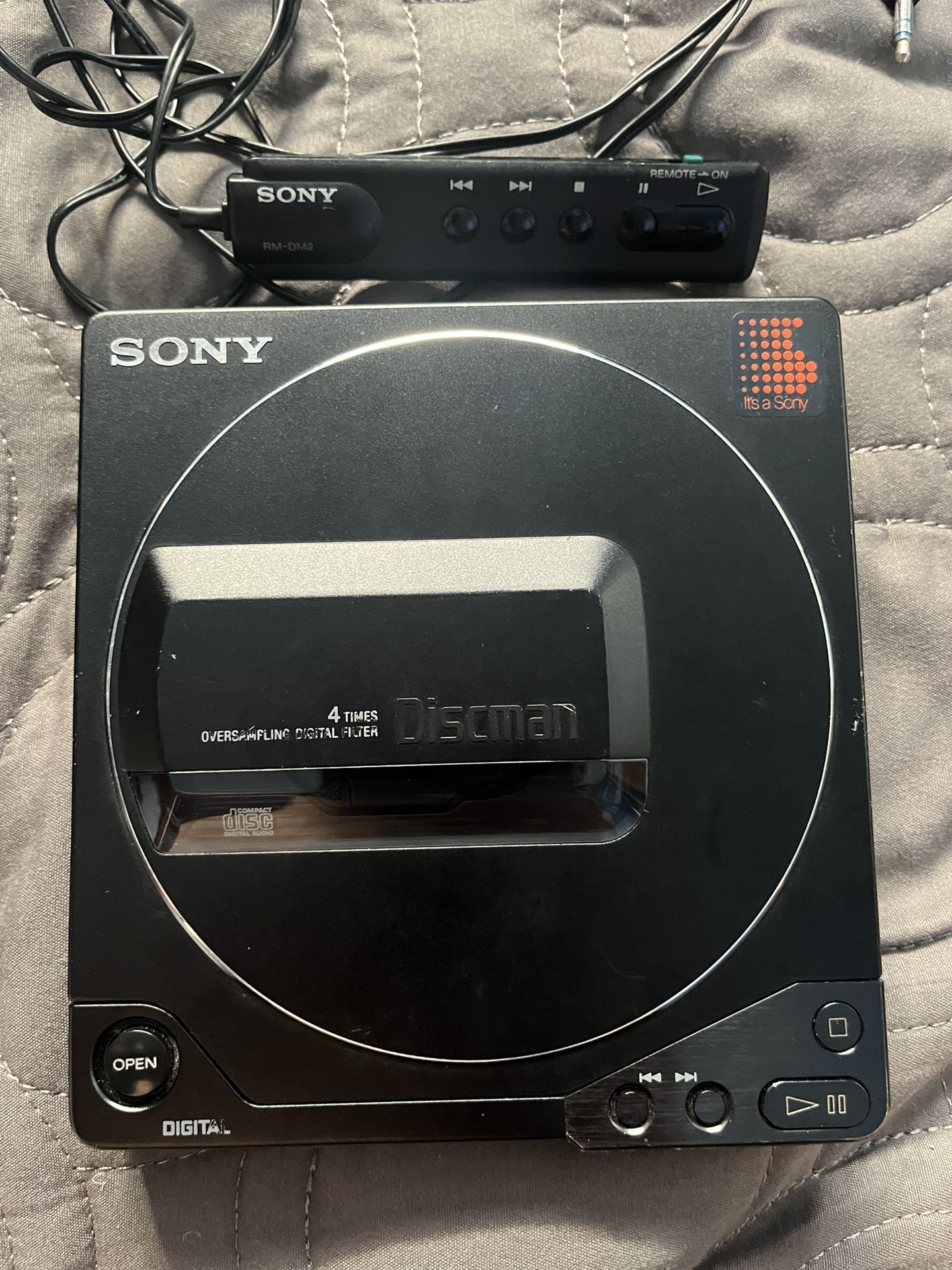 1989 Sony Discman 1996 Sony Discman