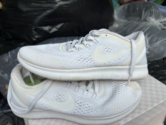 Girls tennis shoes