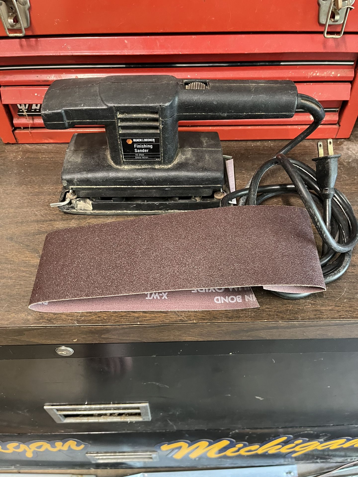 Black and Decker finishing sander