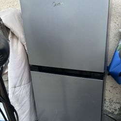 Mini Fridge With Freezer