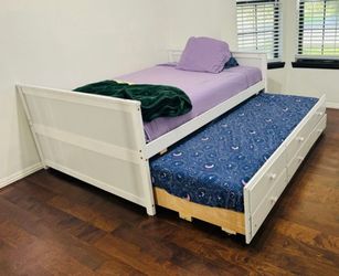 Day bed with trundle