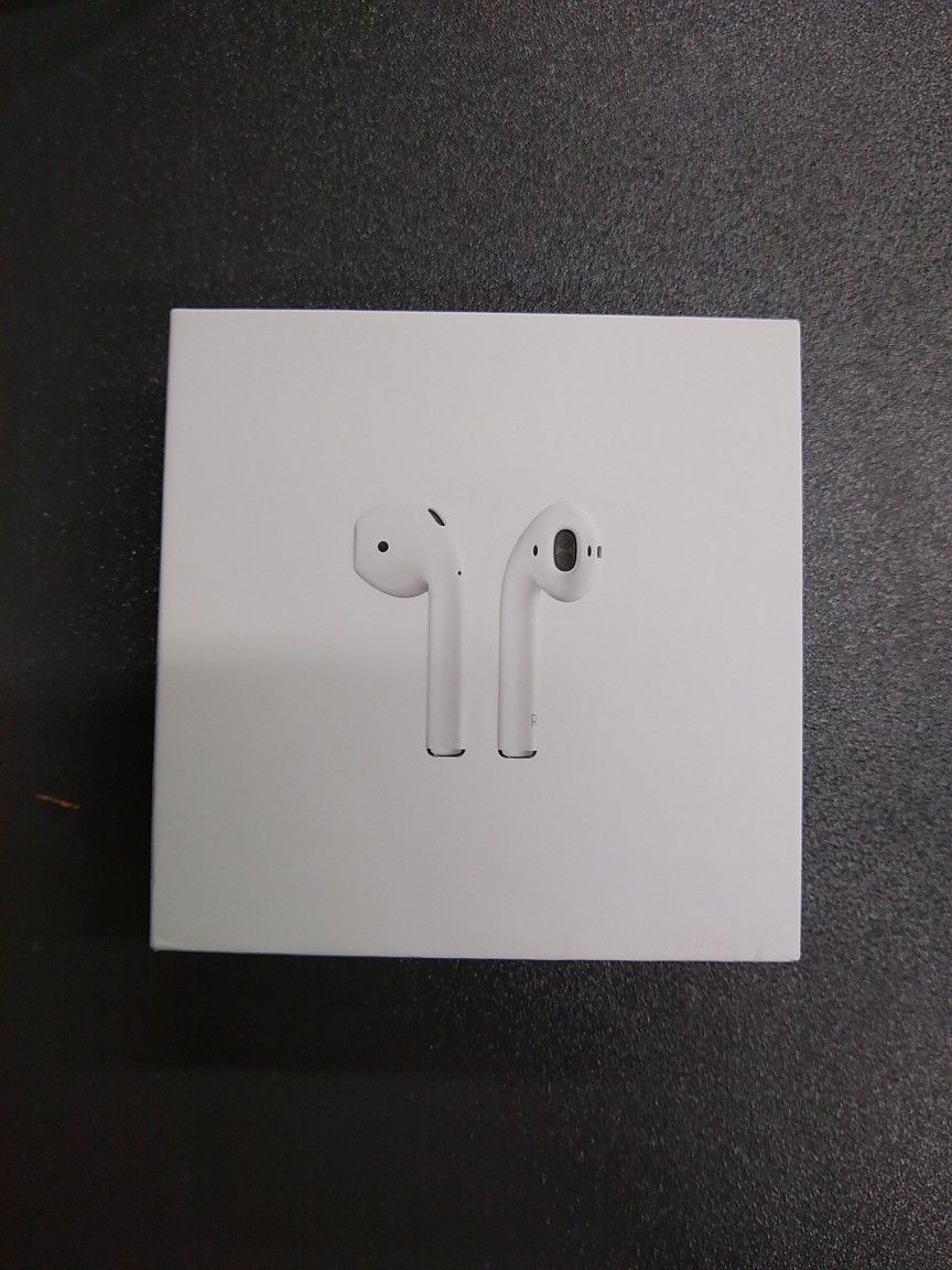 Apple AirPods 2nd Generation Wireless Earbuds & wired Charging Case