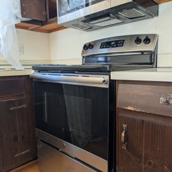 Perfect condition GE 30" Free-standing Self-Clean Range