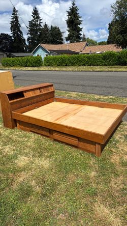 Queen bed - Free
