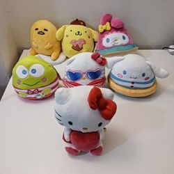 All Hello Kitty!
Only 3 dollars each piece (you must buy at least 3 pieces).
All original 7 Hello Kitty and friends plushes collection New with TAG .

