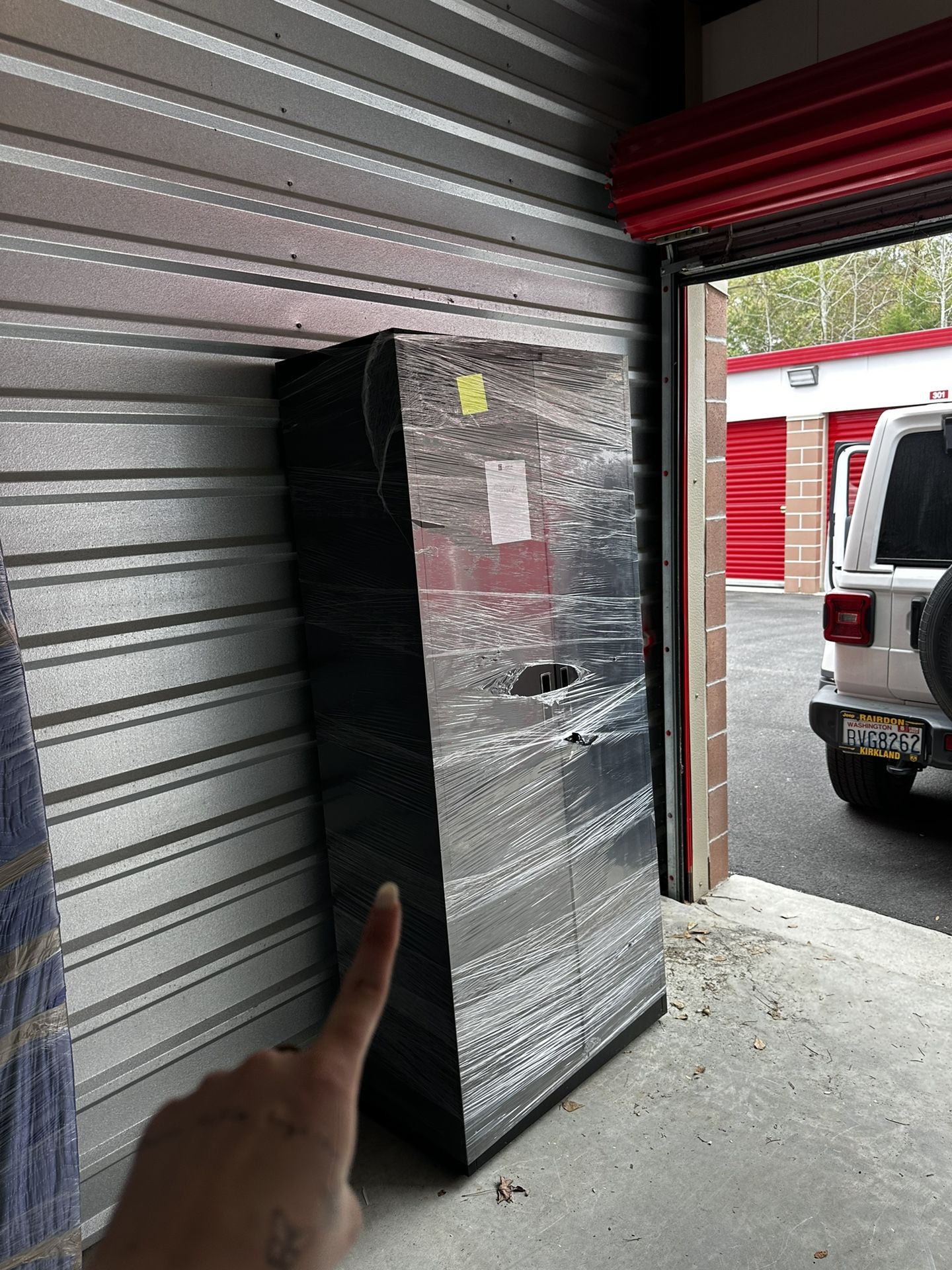 Metal Storage Cabinet with Lock