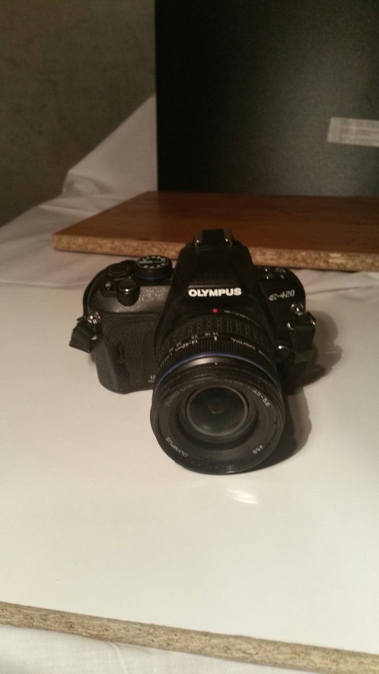 Olympic E420 digital camera withZuiko lens 14=42mm 1:3'5_5'6