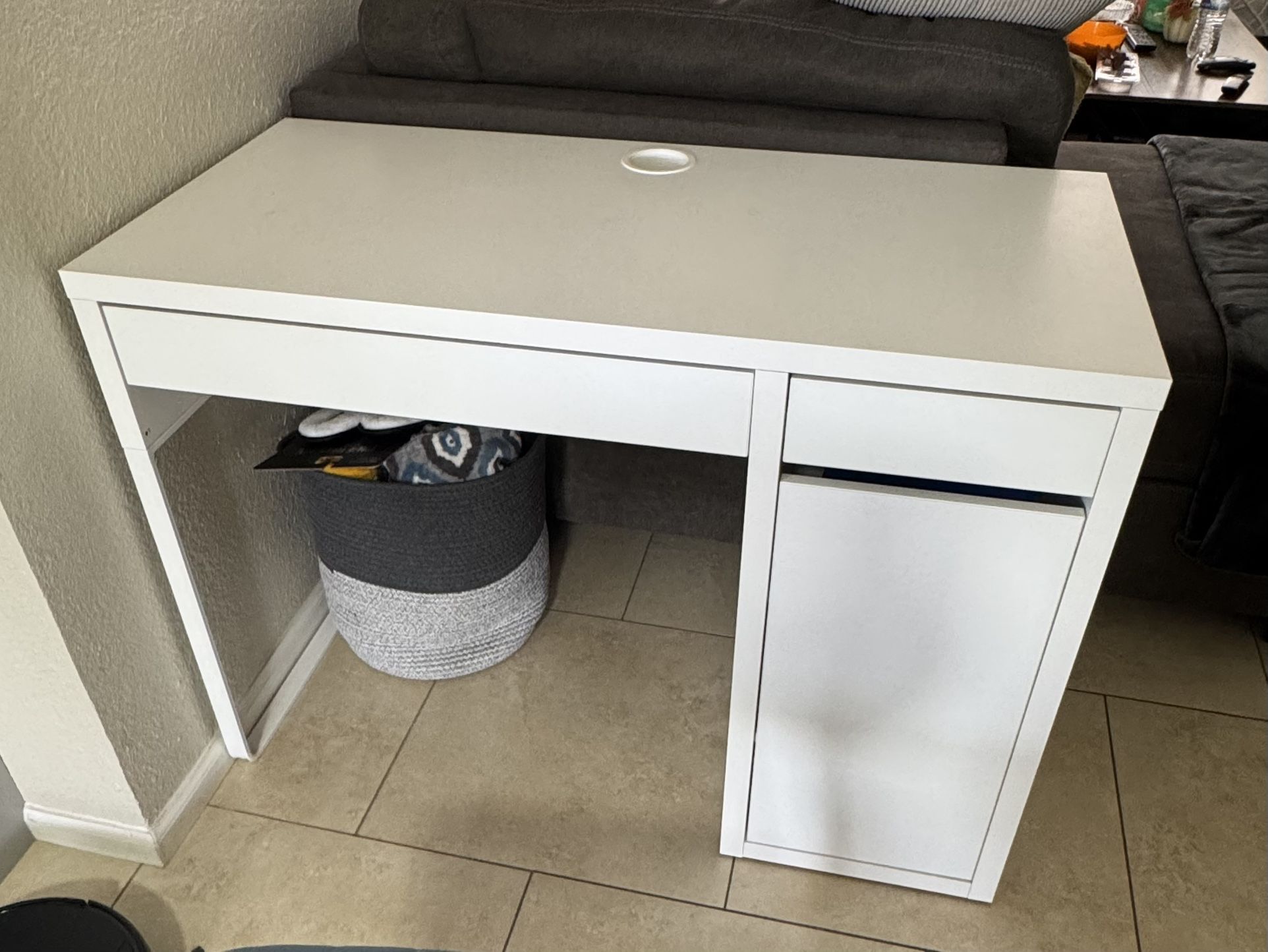 DESK MICKE IKEA