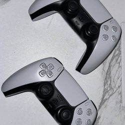 2 Ps5 controllers with stick drift