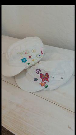 Children's Place Caps Size 3T/4T