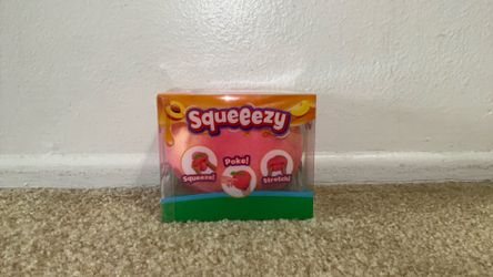 🍑 NEW Peach Squishy in Box - $15 FIRM or Trade