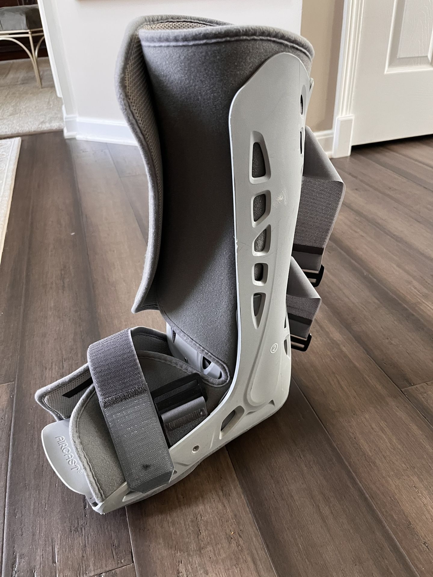 Medical Boot For Foot Injuries Size 12