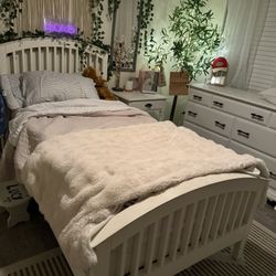 Twin Bed/ Mattress 