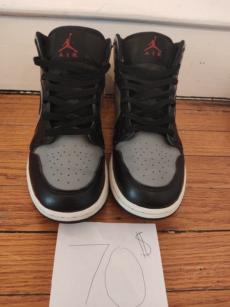 Jordan 1 Mid Black And Gray, Gym Red