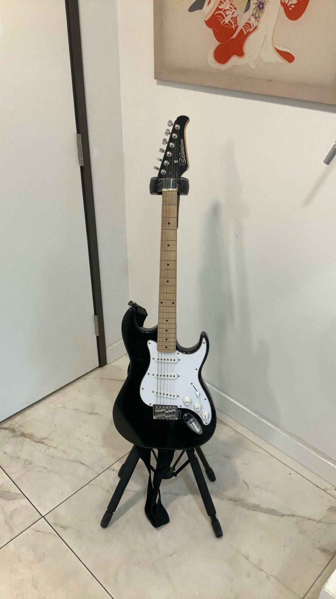 Silver tone Stratocaster Copy Maple Fretboard Going Super Cheap Plays As It Should