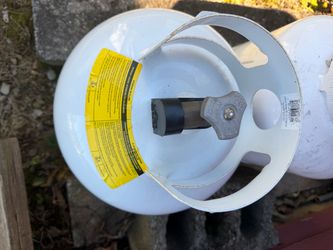 2 FLAME KING 30lb propane tanks