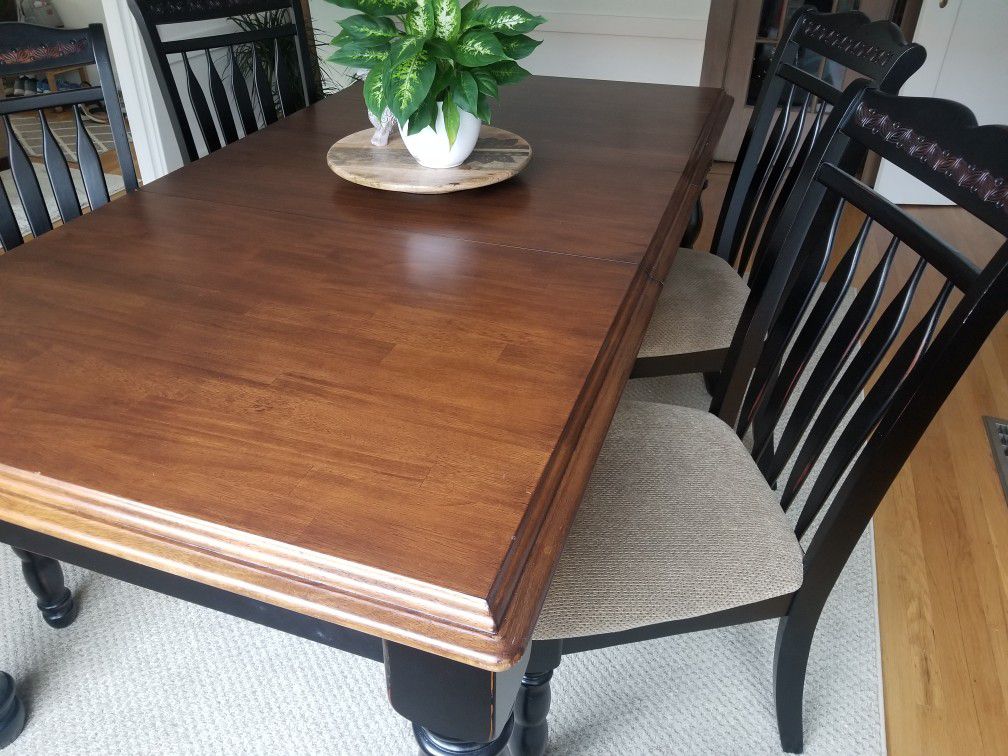Cherry Wood Expandable Dining Room Set
