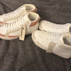 Women’s Tennis Shoes