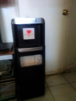Water Dispenser With Ice Maker