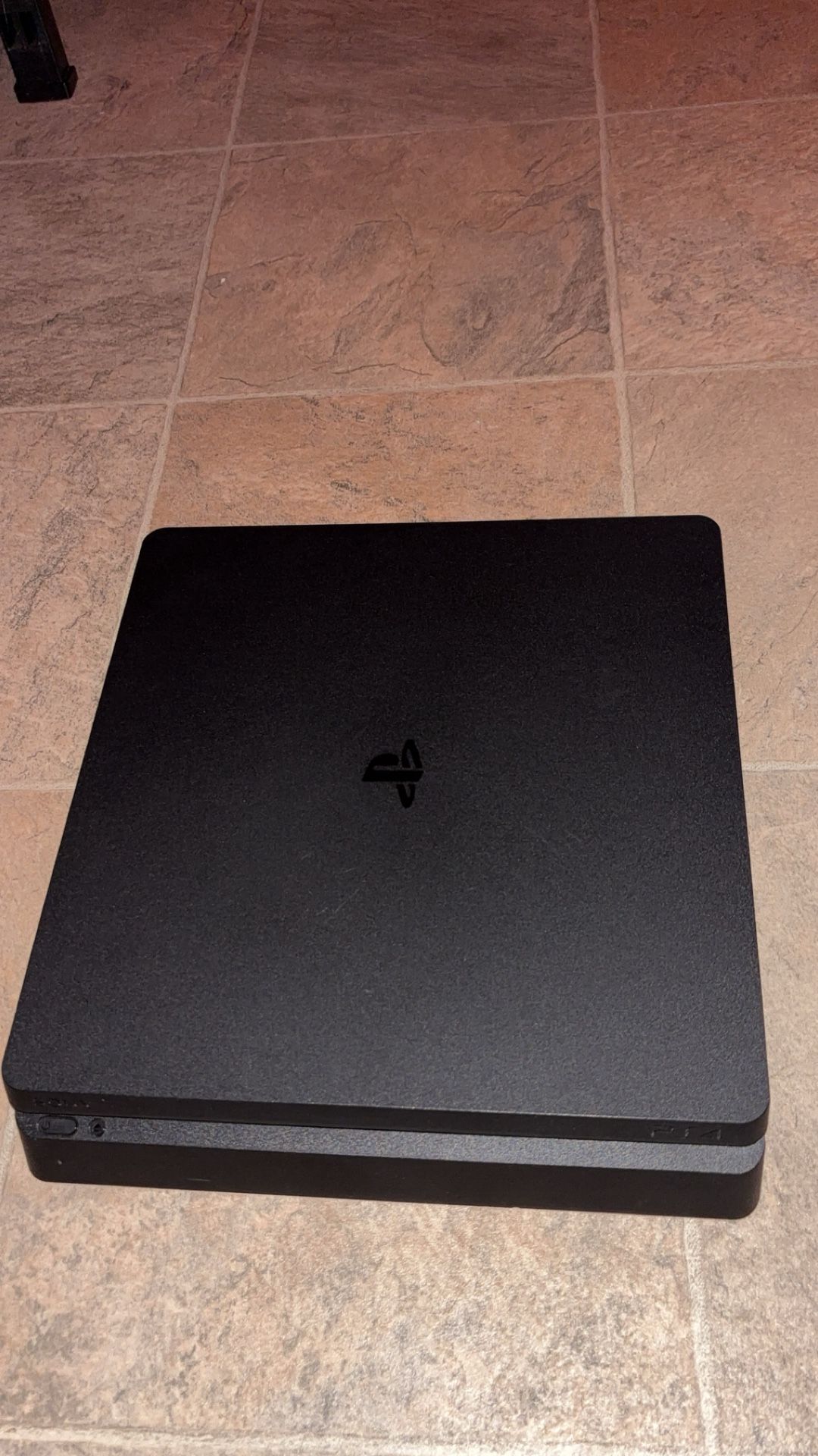 Ps4 slim with controller