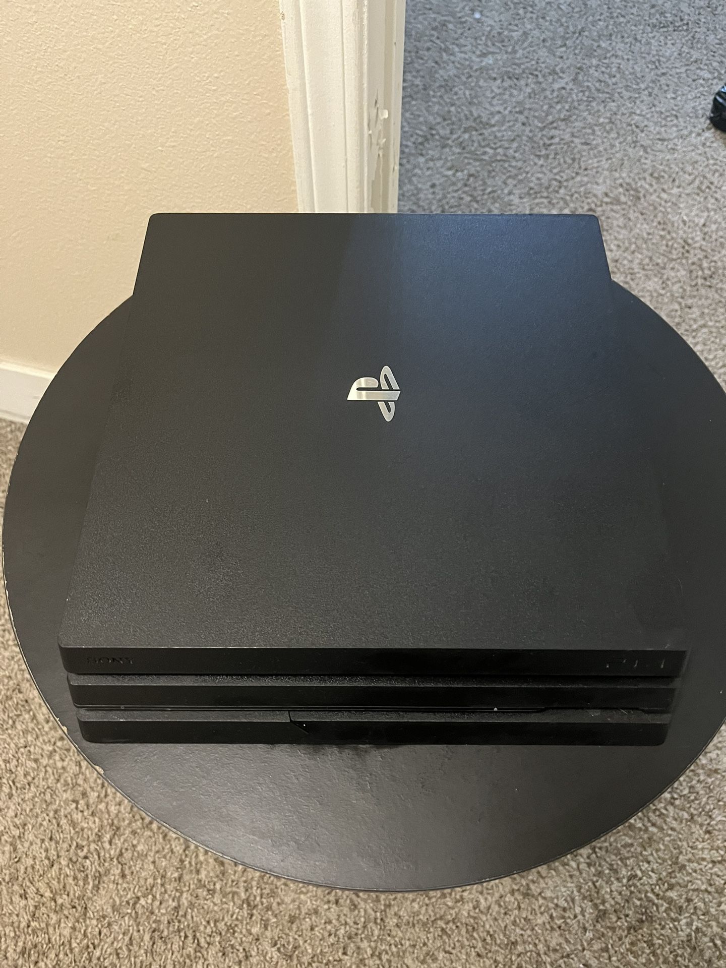 PS4 Pro 500GB & Controller