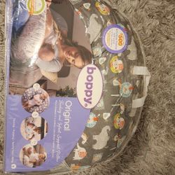 Poppy Feeding Pillow 