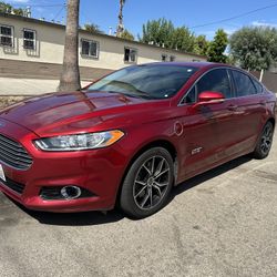 2016 Ford Fusión Energi Plug-in Hybrid Titanium Sedan 4D