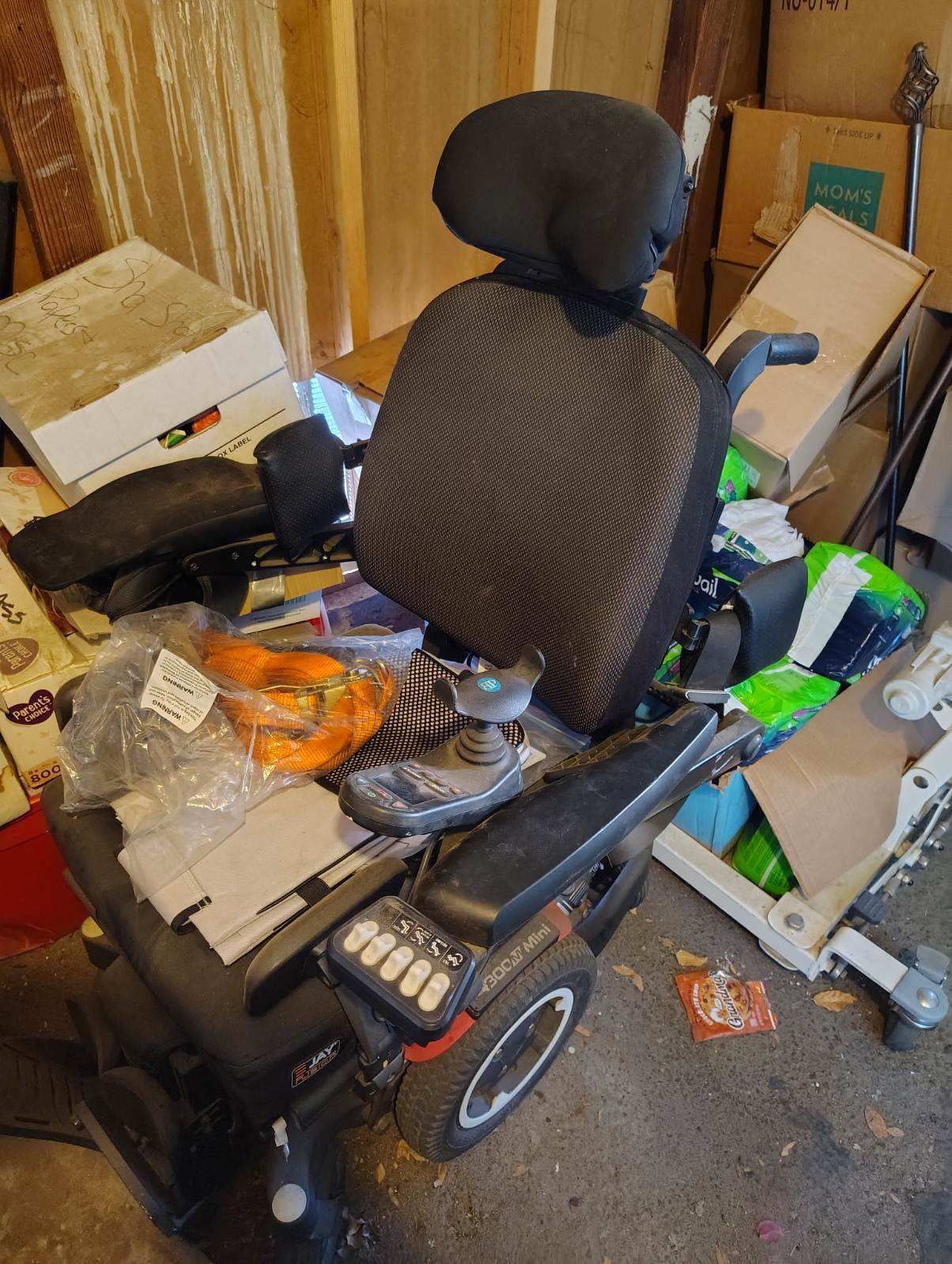 Electric chair/ Q300M Mini Custom