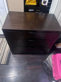 Dressers and Nightstands set- solid wood Brown