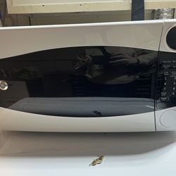 Ge Microwave Barely Used