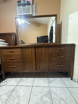 Dressers 1960s Mid Century Broyhill Saga 9 Drawer Dresser With 6 Etched Starburst Mirror