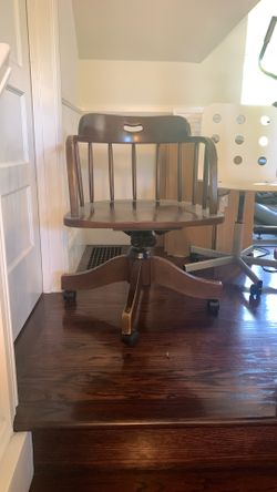 Banker Chair With Wheels