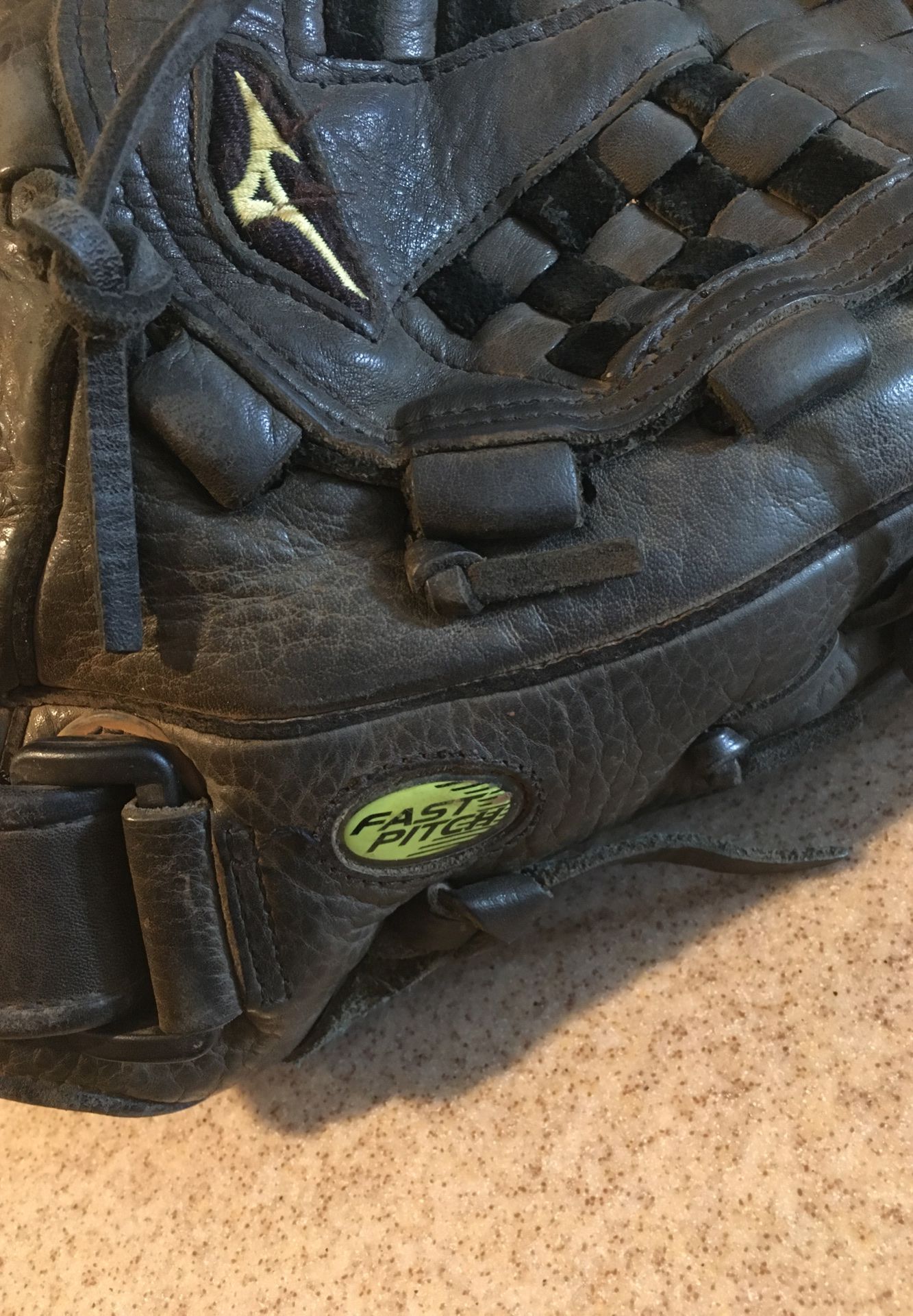 Softball/fast pitch Mizuno Glove