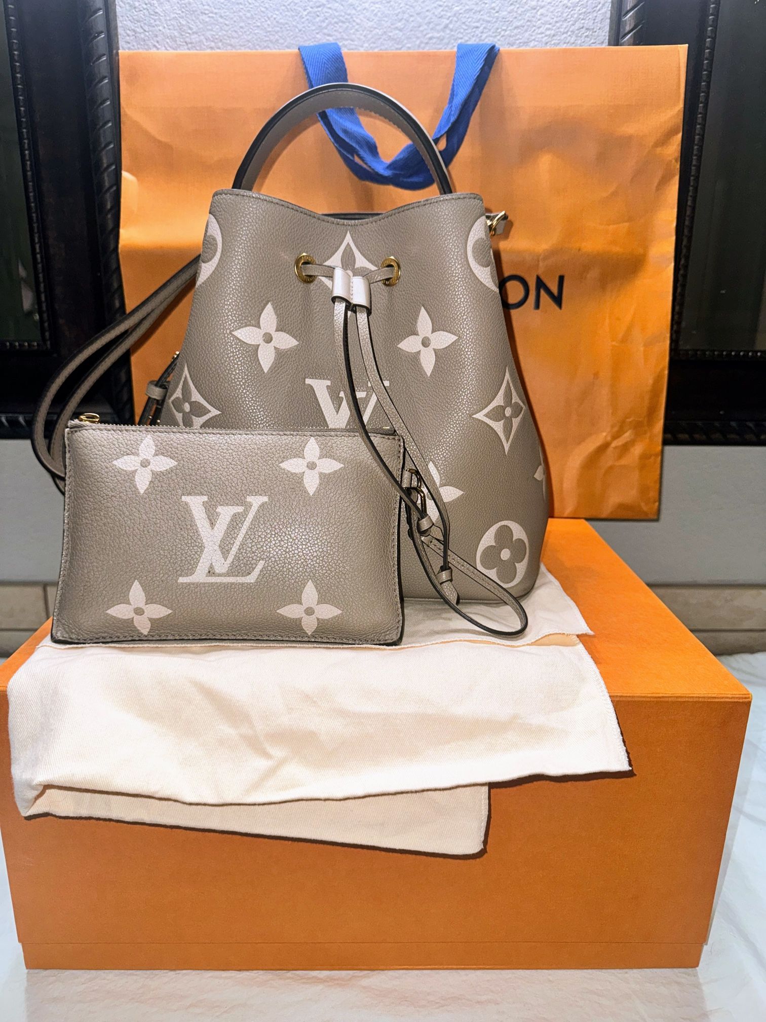Louis Vuitton NéoNoé MM bucket bag