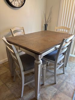 Dinning room table