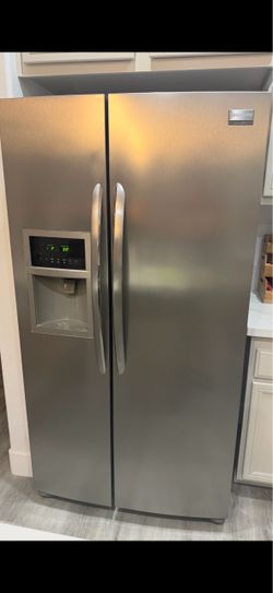 Fridgeaire Refrigerator 36” wide- $250 pick up only