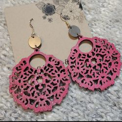 "Mckenna" Wooden Boutique Earrings (Hot Pink)