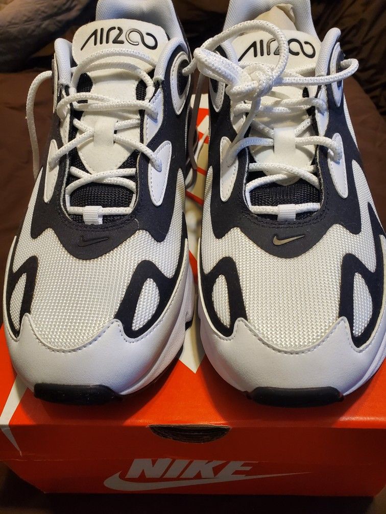 BRAND NEW NIKE AIR MAX 200, SIZE 11